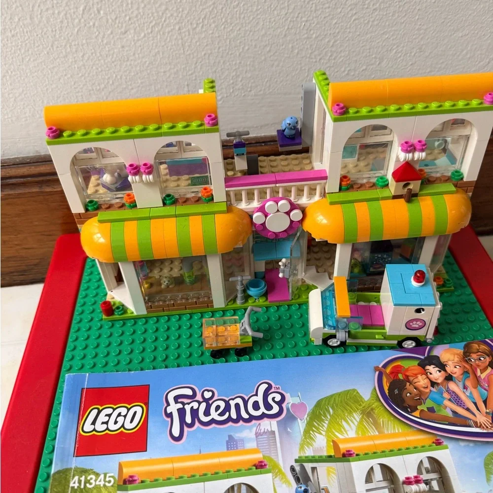 95% complete LEGO Friends Heartlake City Pet Center 41345 with Manuel - Picture 2 of 10